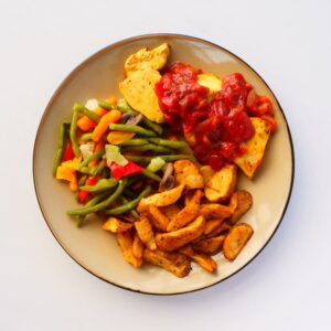 Kipfilet zigeunersaus met aardappeltjes en groentemix