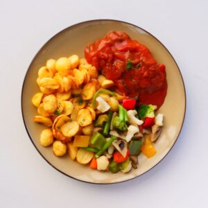 Kipschnitzel stroganoff met aardappeltjes en groentemix