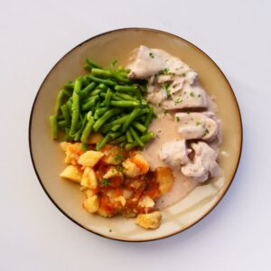 Varkensfilet roomsaus met aardappeltjes en boontjes